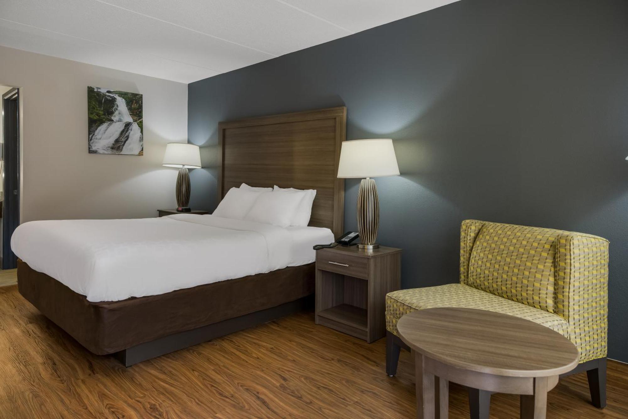 פלטצ'ר Quality Inn Asheville Airport מראה חיצוני תמונה