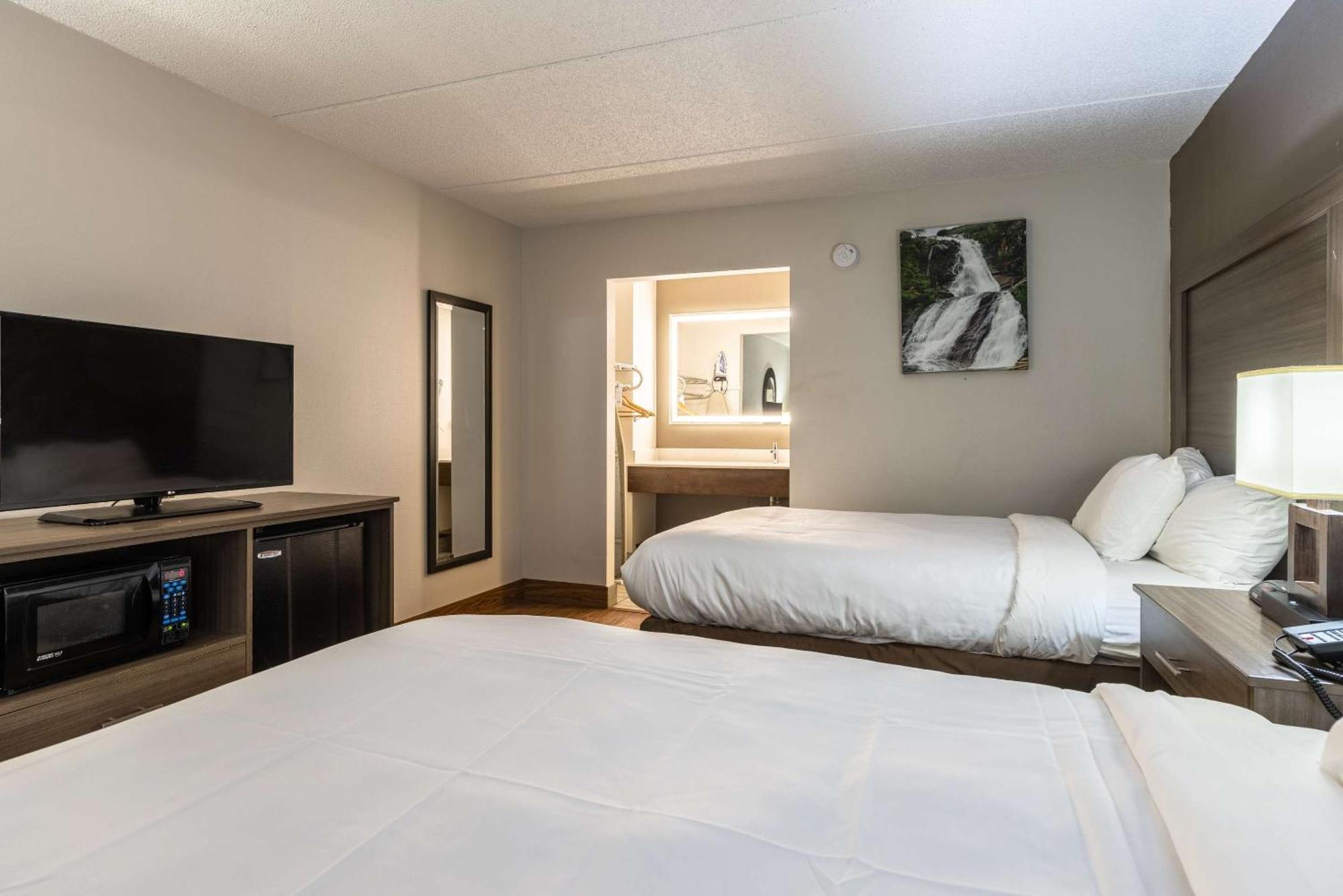 פלטצ'ר Quality Inn Asheville Airport מראה חיצוני תמונה