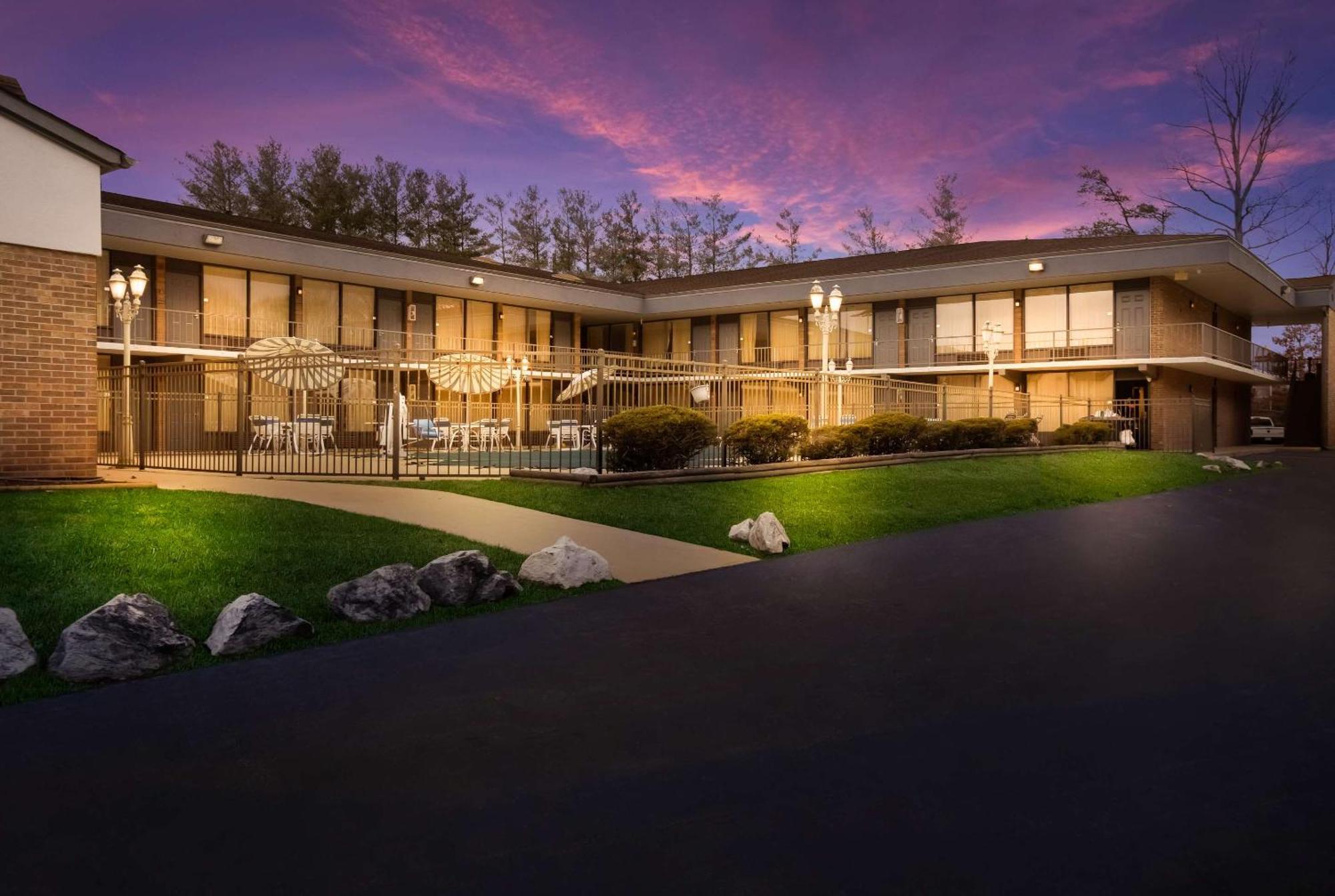 פלטצ'ר Quality Inn Asheville Airport מראה חיצוני תמונה